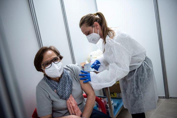 Vaccinazioni: telefonate  e open day per convincere gli ultimi ultra60enni