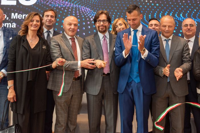Il taglio del nastro della sede cuneese di Multiversity Group Il taglio del nastro della sede cuneese di Multiversity Group