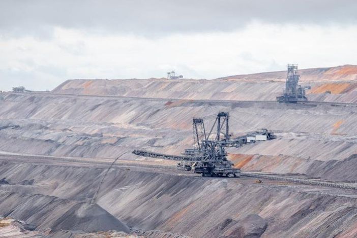 L'attività estrattiva di una cava L'attività estrattiva di una cava