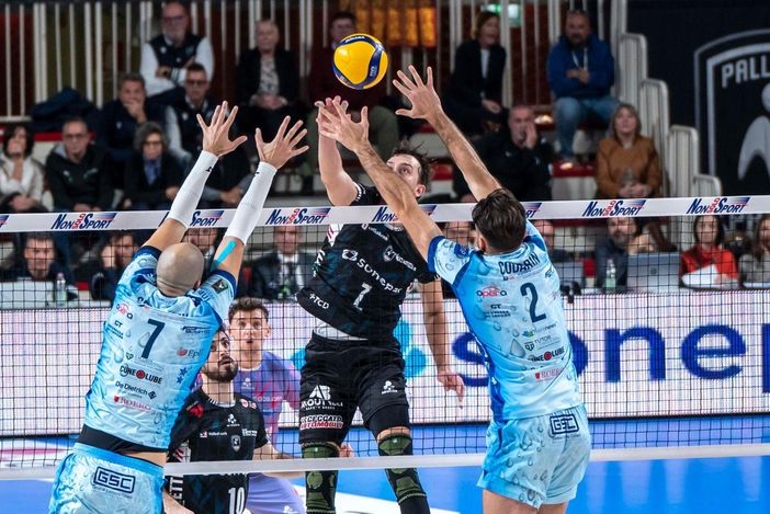 Lorenzo Codarin e Marko Sedlacek a muro nella gara di Padova (Foto Padova Volley)