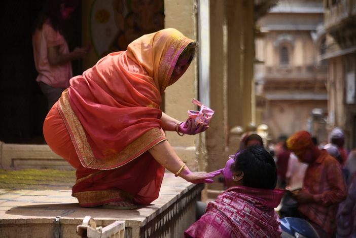 Al Cinema Monviso i colori dell'Holi Festival: serata sull'India del Rajasthan