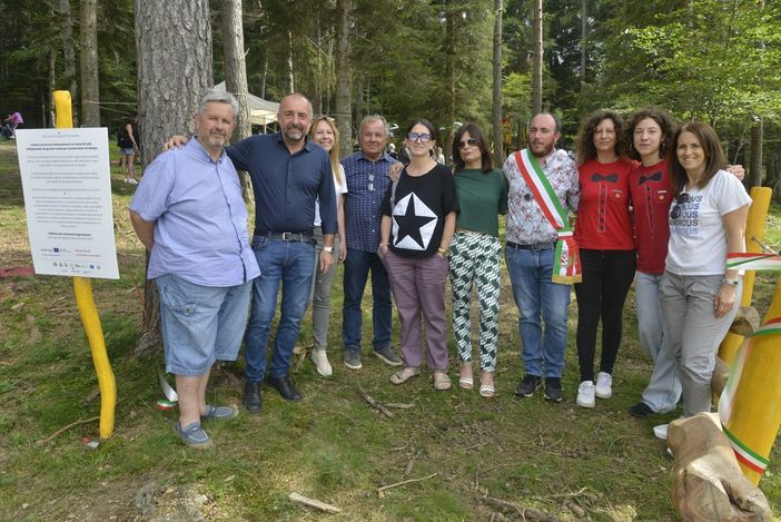 L'inaugurazione del nuovo parco giochi di Montoso con le autorità di Bagnolo Piemonte e Barge