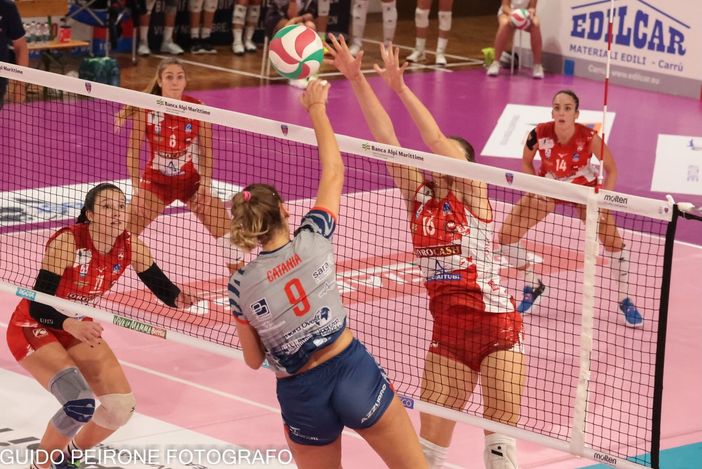 Un attacco di Greta Catania (foto Guido Peirone) Un attacco di Greta Catania (foto Guido Peirone)