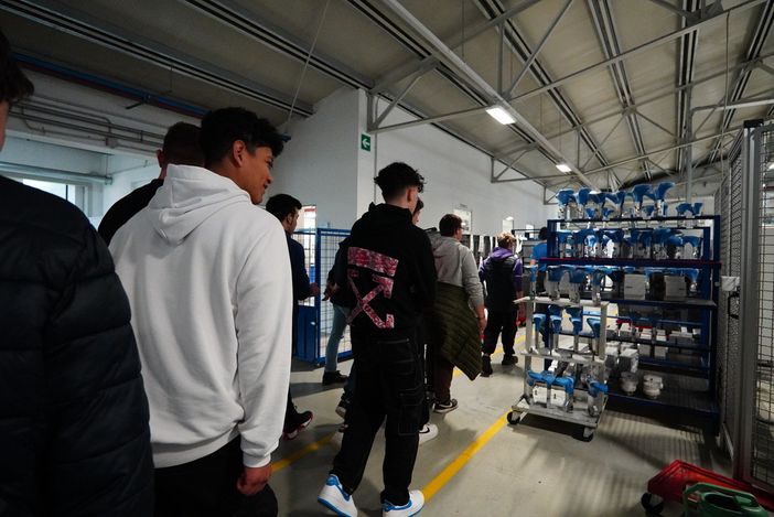 Ingranaggi del futuro: gli studenti del Cfpcemon di Ceva alla scoperta di Uvex Cagi