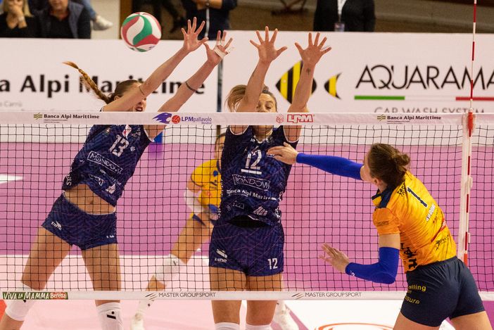 Un attacco di Veronica Taborelli nel match disputato all'andata (foto Guido Peirone) Un attacco di Veronica Taborelli nel match disputato all'andata (foto Guido Peirone)