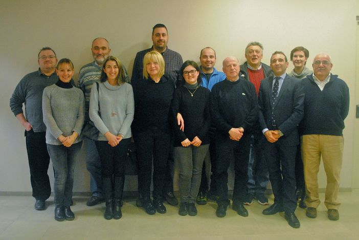 Il gruppo di lavoro dei commercianti insieme a Marco Scuderi (A.C.A.), Alessandro Boffa (presidente Albauno), Leopoldo Cane (presidente Comitato di quartiere Piave) e Battista Marolo (referente Fiva Alba)