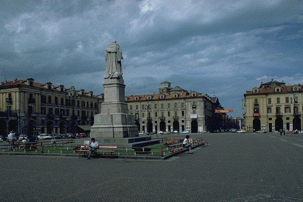 Piazza Galimberti, cuore della città di Cuneo