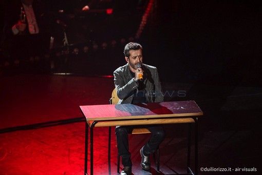 Daniele Silvestri sul palco di Sanremo Daniele Silvestri sul palco di Sanremo