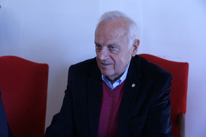 Ha più di 70 anni e nessuno lo assicura contro il Coronavirus: la protesta del sindaco di Verzuolo