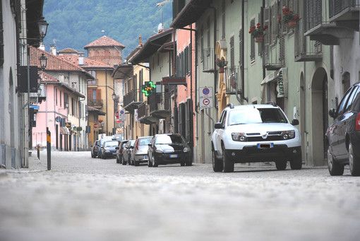 Revello, via Vittorio Emanuele II Revello, via Vittorio Emanuele II