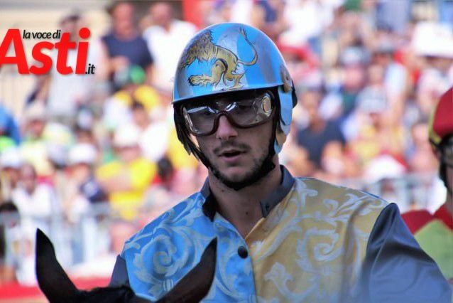 Stasera si corre a Siena il Palio di Provenzano: tra i fantini debuttanti anche il buschese Mattia Chiavassa Stasera si corre a Siena il Palio di Provenzano: tra i fantini debuttanti anche il buschese Mattia Chiavassa