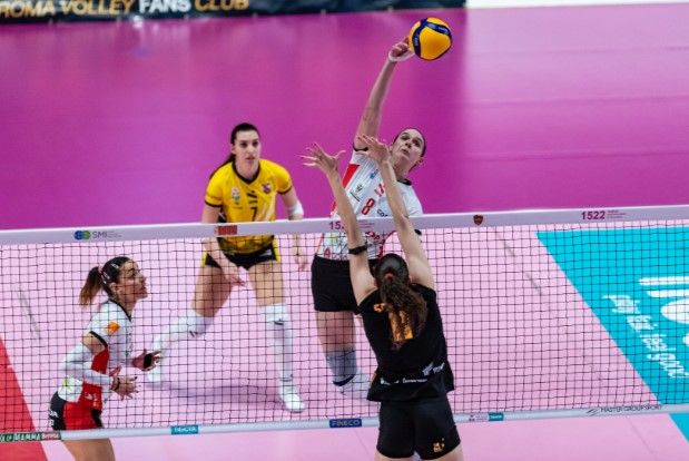 La centrale Anna Dodson in azione nel match contro Roma La centrale Anna Dodson in azione nel match contro Roma