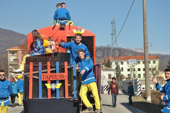 Un carro allegorico al Carnevale di Paesana
