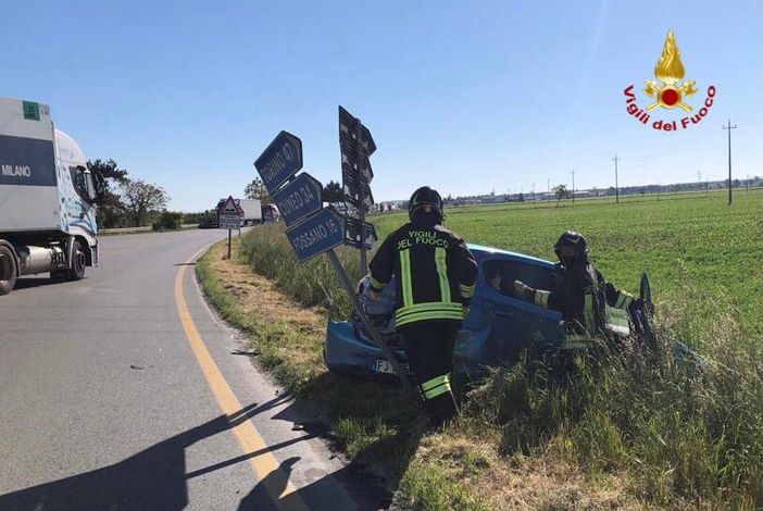 Incidente tra due macchine e un mezzo della nettezza urbana sulla SP 662: muore un automobilista