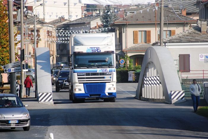 Il ponte sul Po di Paesana è tornato transitabile ad ogni ordine di veicolo, compresi i mezzi pesanti