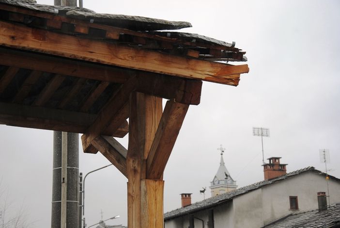 Alcune immagini della tettoia (copyright targatocn) Alcune immagini della tettoia (copyright targatocn)