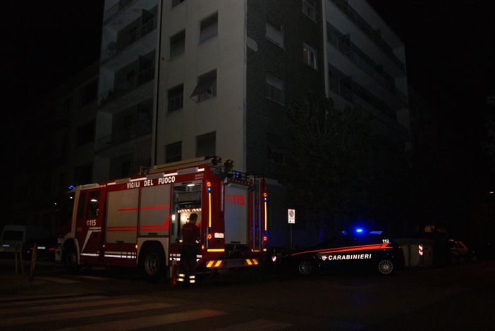 Lo stabile dove si è sviluppato l'incendio