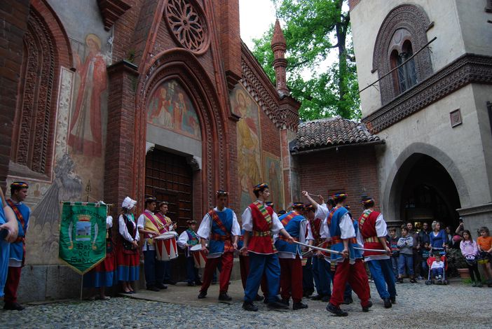 Il Bal del Sabre di Castelletto Stura si è esibito presso il Borgo Medievale di Torino