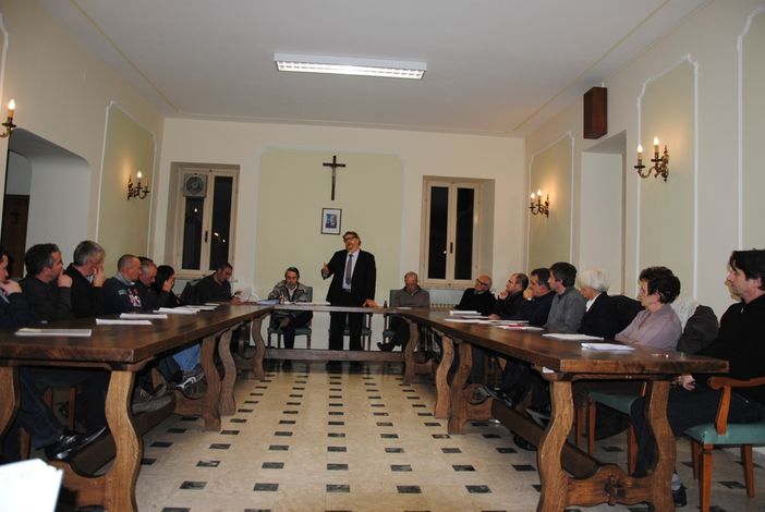 La serata sulla centrale nella sala consiliare di Paesana