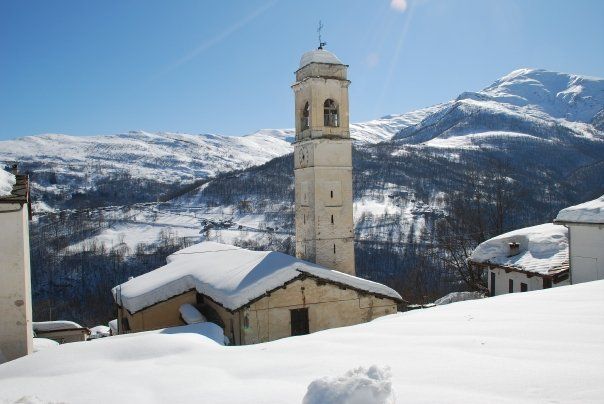 Oncino sotto la neve