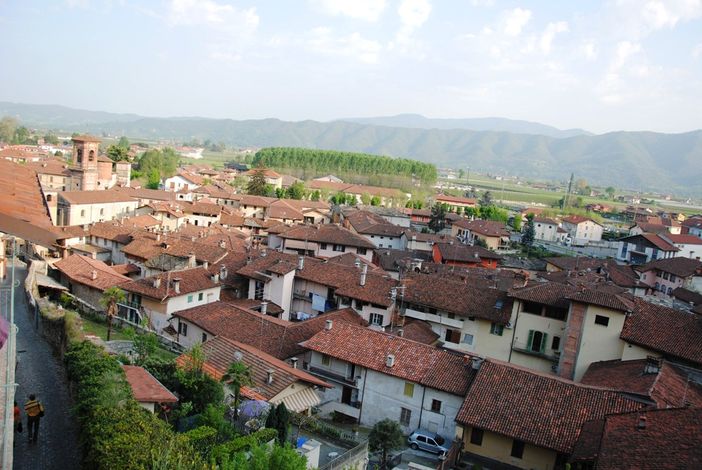 Revello, panorama dalla collina
