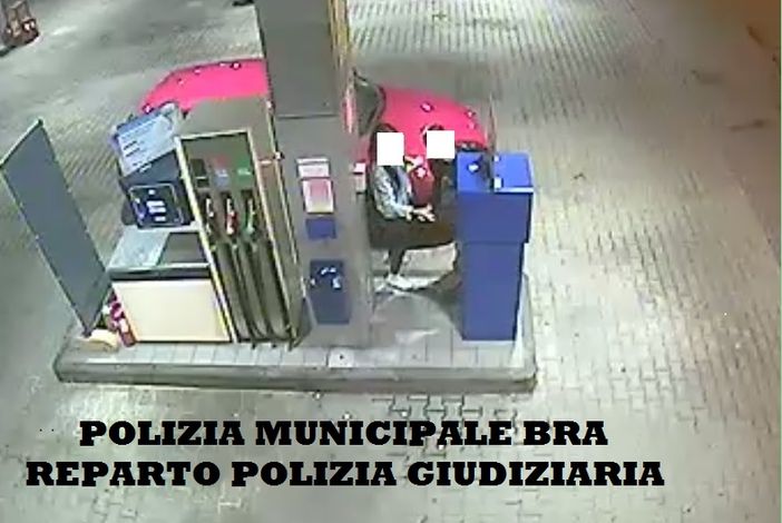 Auto rubata scovata dalla Polizia locale di Bra, denunciati per ricettazione due giovani appena maggiorenni