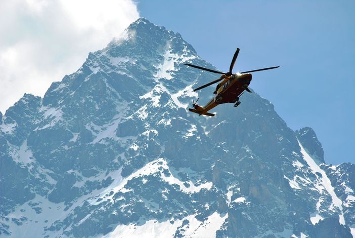 Scialpinista belga cade sul colle dell Traversette, recuperato dal soccorso alpino con difficoltà causa vento
