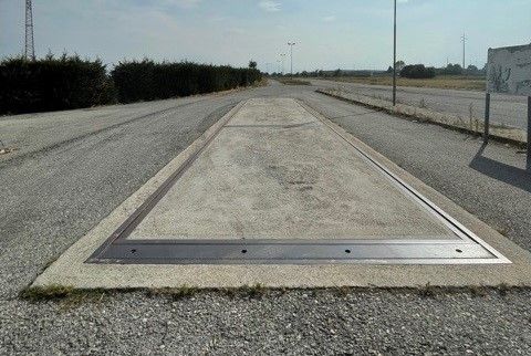 Vendesi peso per autotreni di dimensioni metri 18x3 Vendesi peso per autotreni di dimensioni metri 18x3