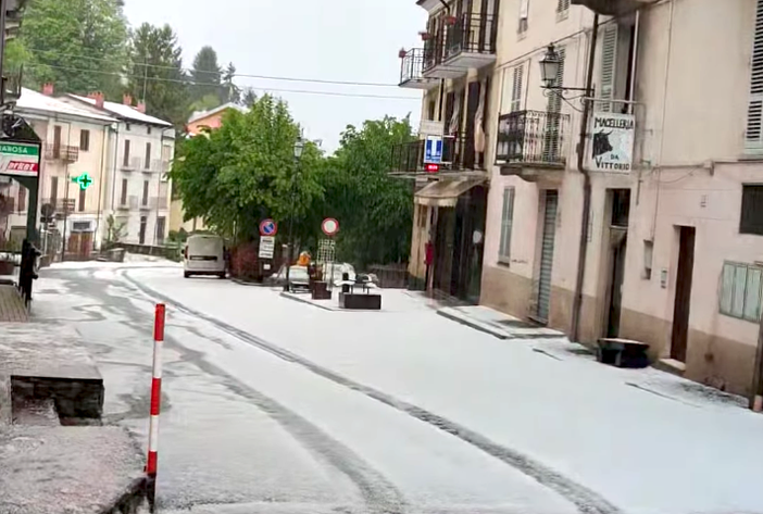 Frabosa appare innevata, imbiancata dalla grandine (dal gruppo Facebook "Sei di Frabosa se") Frabosa appare innevata, imbiancata dalla grandine (dal gruppo Facebook "Sei di Frabosa se")