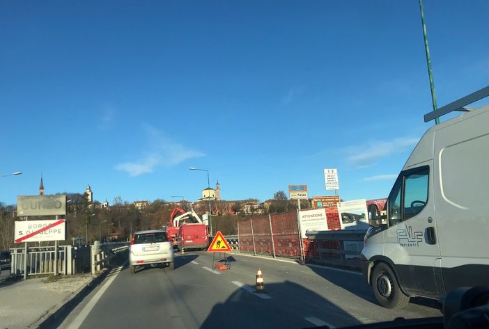 Ponte sul Gesso a Cuneo ancora a una corsia: si spera nella riapertura da domani