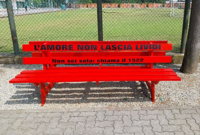 La panchina rossa e la festa del quartiere oltre-ferrovia di Bra