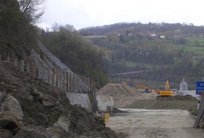 Un'immagine dei lavori, presa dalla pagina Facebook del gruppo sulla sp 339