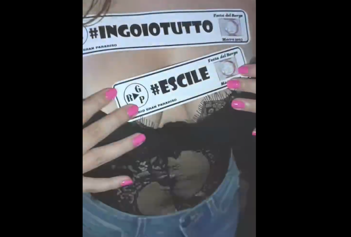 La rabbia di una mamma: "Mia figlia umiliata da quelle scritte sessiste alla festa di paese" [FOTO]