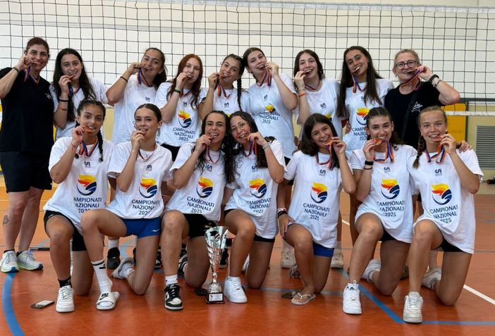 Le atlete del Volley Cherasco a Cesenatico Le atlete del Volley Cherasco a Cesenatico