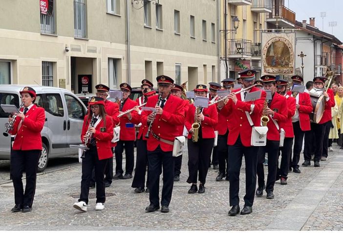 La banda di Bernezzo durante un'esibizione