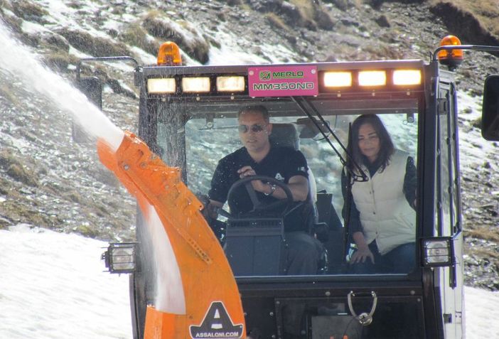 Gianna Gancia su una fresa in azione al Colle dell'Agnello