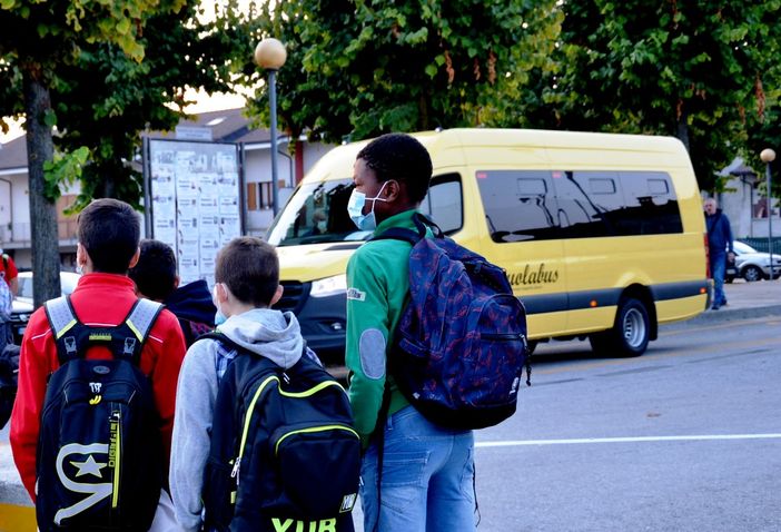 Mensa scolastica e scuolabus a Busca: le iscrizioni entro il 13 luglio