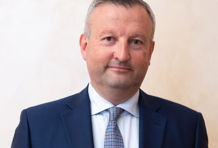 Ezio Raviola, monregalese, dopo due anni di presidenza alla Fondazione Cassa di Risparmio di Cuneo approda in Compagnia San Paolo