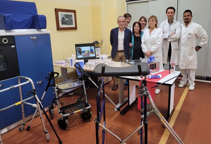 L'Associazione Cuneese Malati Reumatici dona attrezzature sanitarie all’Azienda Ospedaliera S. Croce e Carle di Cuneo L'Associazione Cuneese Malati Reumatici dona attrezzature sanitarie all’Azienda Ospedaliera S. Croce e Carle di Cuneo