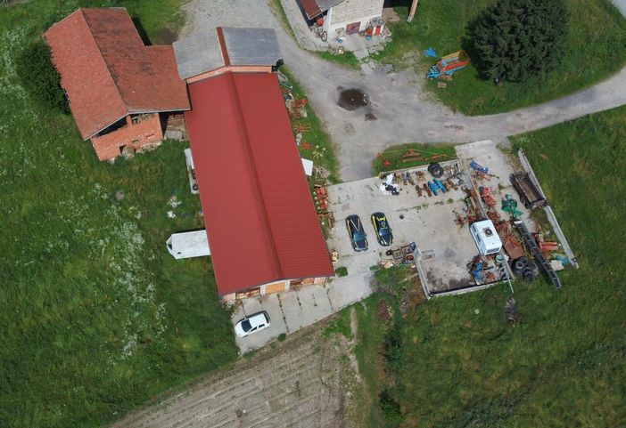 Smaltivano abusivamente mezzi agricoli e rifiuti di vario genere: scoperta maxi discarica nel saluzzese