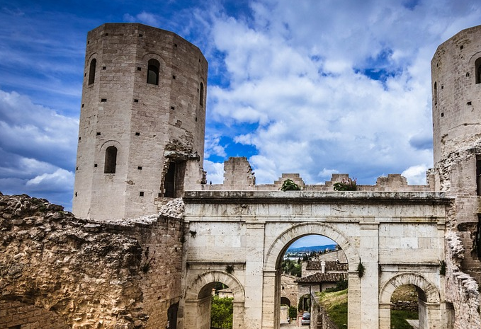 Ritrovato tempio romano a Spello: ecco cosa ci racconta del passato dell'Impero Romano Ritrovato tempio romano a Spello: ecco cosa ci racconta del passato dell'Impero Romano