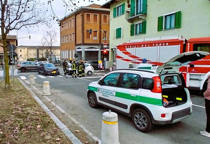 Violento frontale al semaforo di Verzuolo
