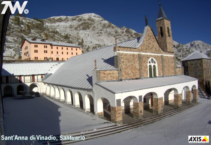Ecco la neve al Santuario di S.Anna di Vinadio riprese dalla web cam in diretta