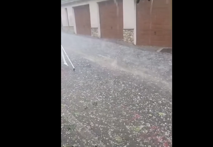 Il nubifragio con grandine e vento a Frabosa Sottana ( Andrea Vuolo- Meteo in Piemonte) Il nubifragio con grandine e vento a Frabosa Sottana ( Andrea Vuolo- Meteo in Piemonte)