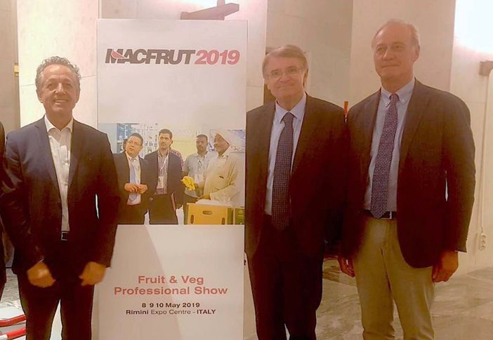 L'assessore regionale all'Agricoltura, Giorgio Ferrero, il patron di Macfrut, Renzo Piraccini, e il presidente di Assortofrutta, Domenico Sacchetto L'assessore regionale all'Agricoltura, Giorgio Ferrero, il patron di Macfrut, Renzo Piraccini, e il presidente di Assortofrutta, Domenico Sacchetto