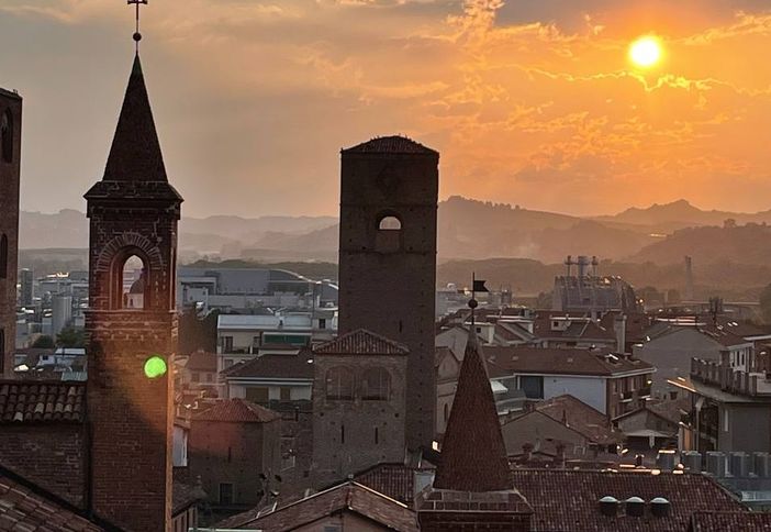 Al MUDI di Alba torna “MUdiSERA”: visite serali con brindisi sul campanile della Cattedrale Al MUDI di Alba torna “MUdiSERA”: visite serali con brindisi sul campanile della Cattedrale