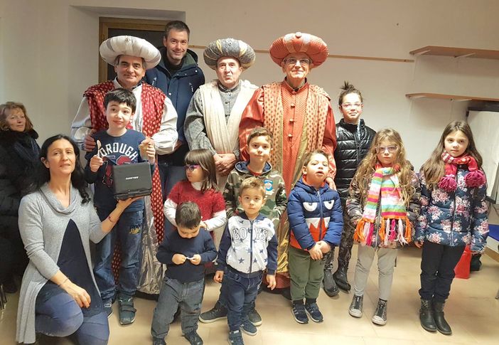 Re Magi carichi di doni in visita ai bimbi di Bosia Re Magi carichi di doni in visita ai bimbi di Bosia