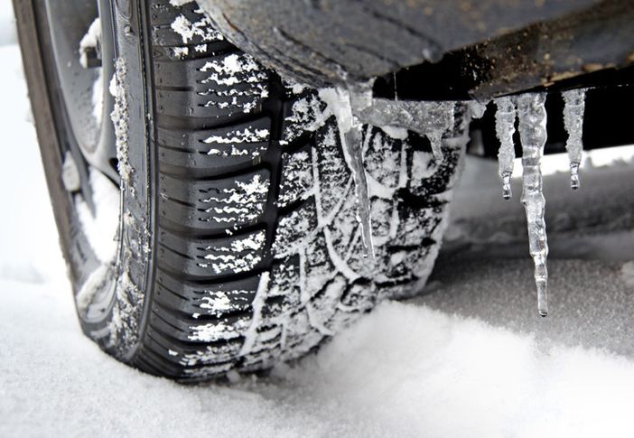 Dal 15 novembre obbligo di gomme invernali o catene a bordo sulle strade statali della Granda