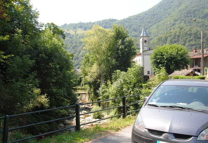 Pochissima acqua, al momento, nel torrente Agliasco a monte della frazione Ghisola