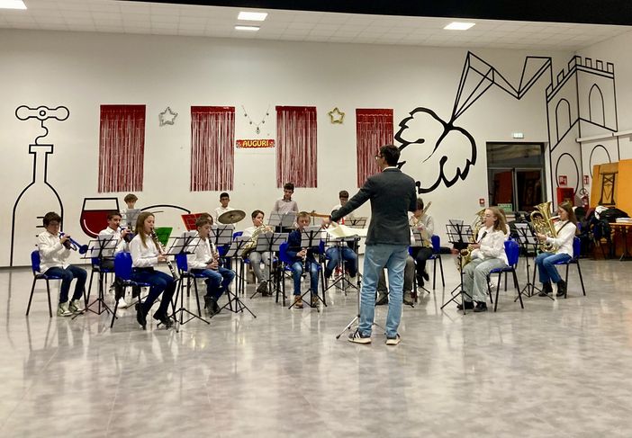 Concerto di Natale 2025: la Filarmonica “Il Risveglio” di Dogliani si è fatta in due Concerto di Natale 2025: la Filarmonica “Il Risveglio” di Dogliani si è fatta in due